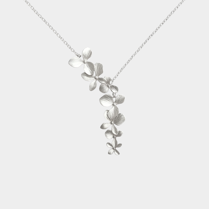 Collier doré au design circulaire discret