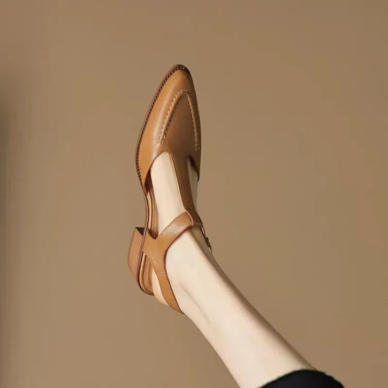 La paire qui termine la tenue.