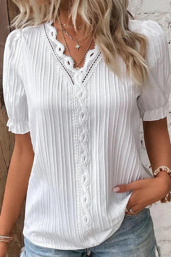 Une blouse, du café au dîner.