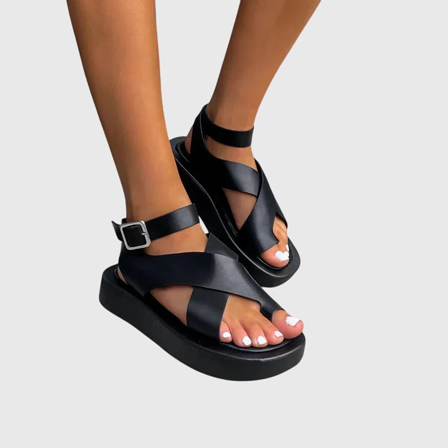 La paire qui termine la tenue.