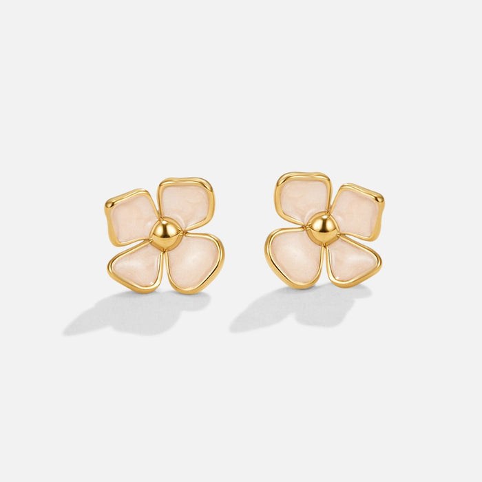 Boucles d’oreilles rondes avec motif floral.