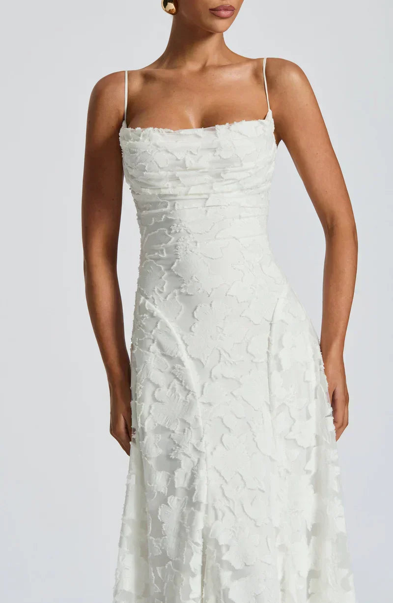 Une robe que vous aimerez avoir choisie.