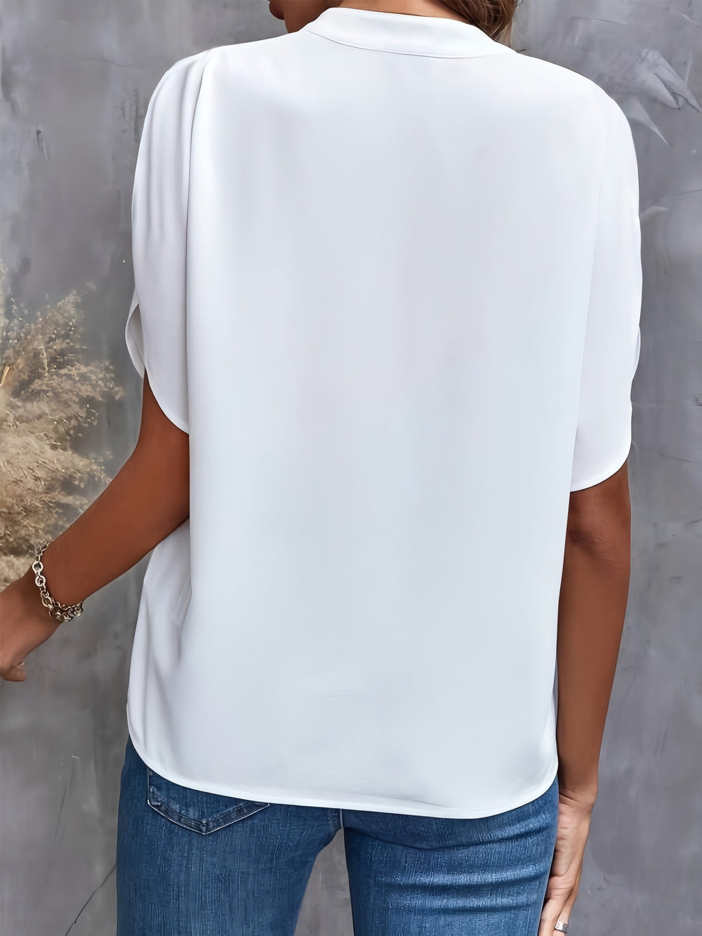 Une blouse, du café au dîner.