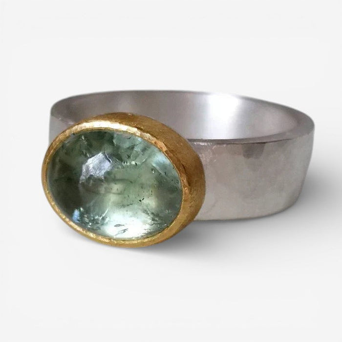 Bague rétro verte avec pierre polie