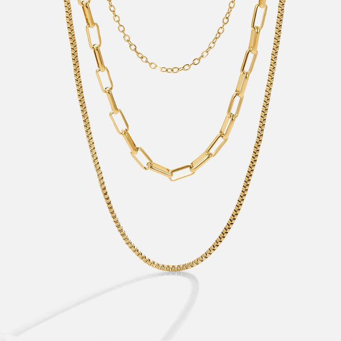 Collier en or à trois rangs avec mailles délicates
