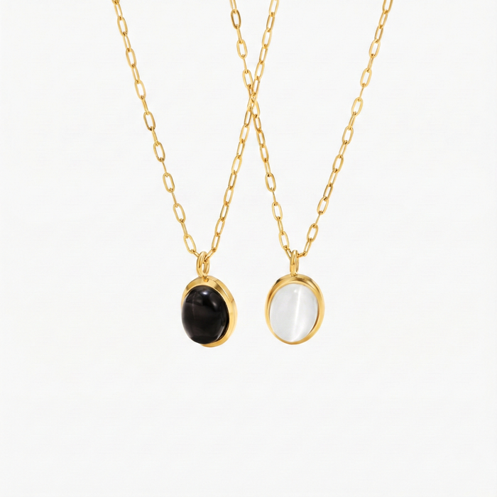 Collier double en or avec détails noirs
