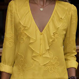 Isaure | Blouse à volants, col V et broderie fleurie
