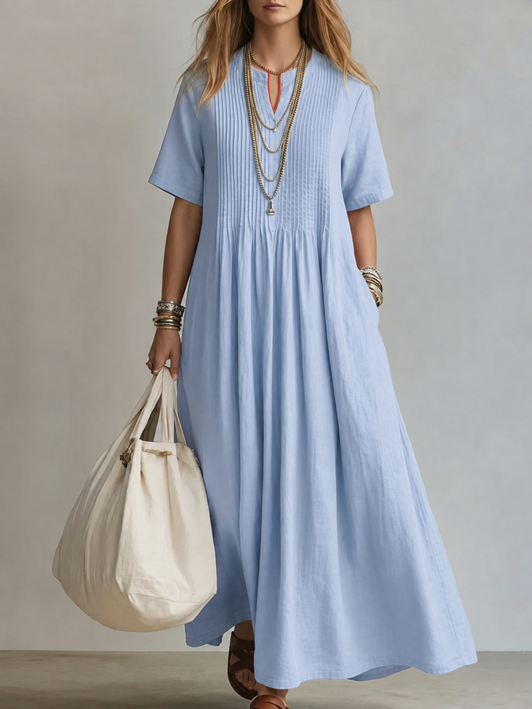 Maylis | Robe élégante à col V Bleu, photo studio
