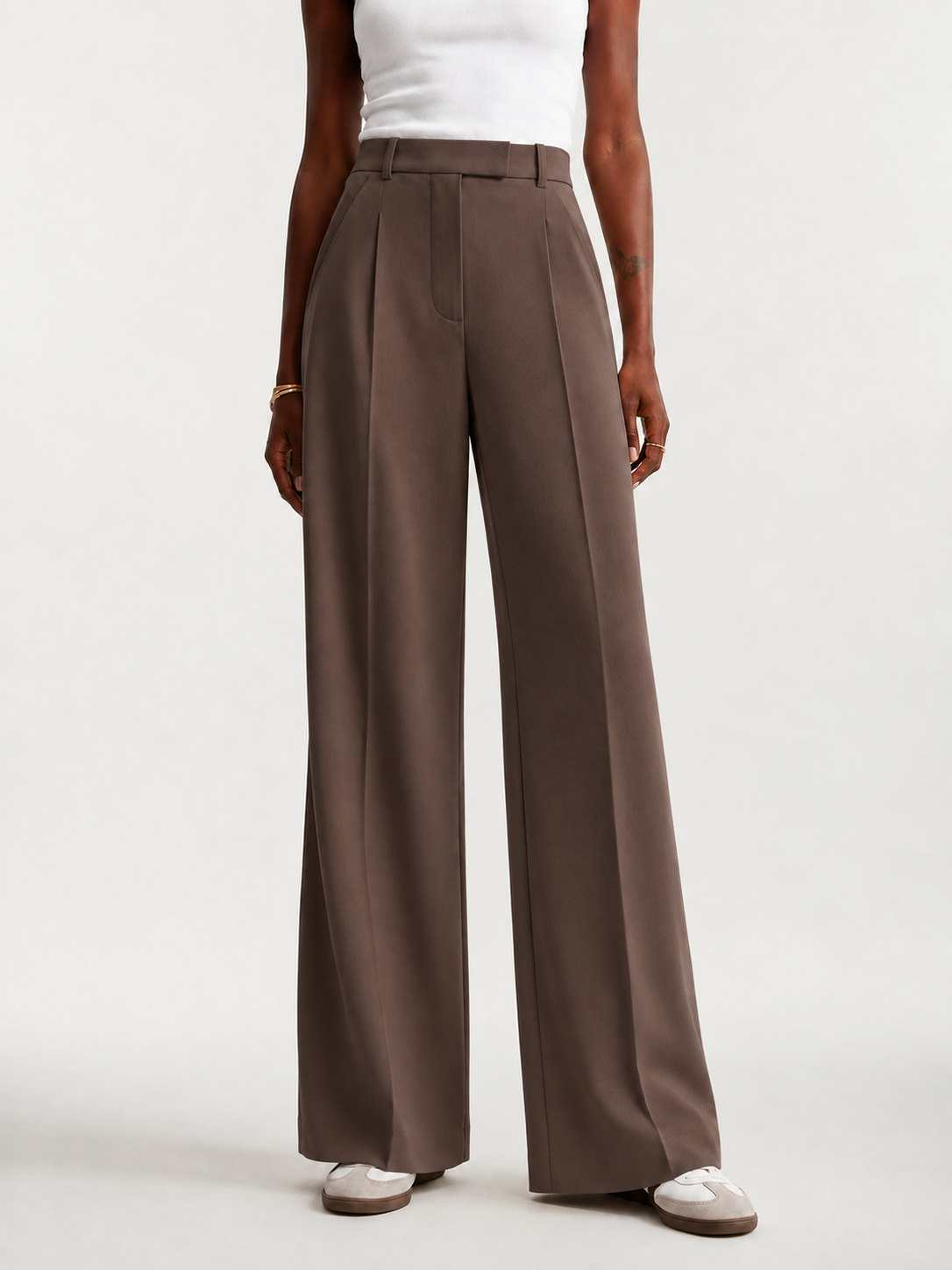 Emelda | Pantalon taille haute Marron, photo studio