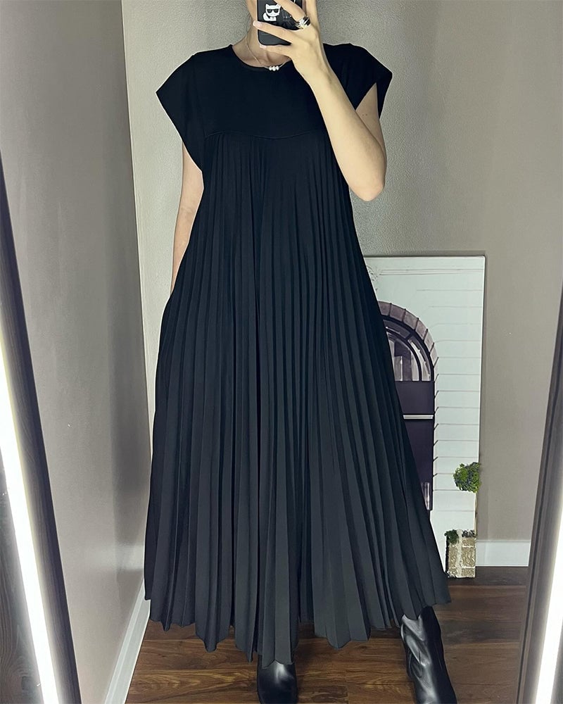 Agnès | Robe plissée évasée d'une élégance naturelle Noir, photo studio