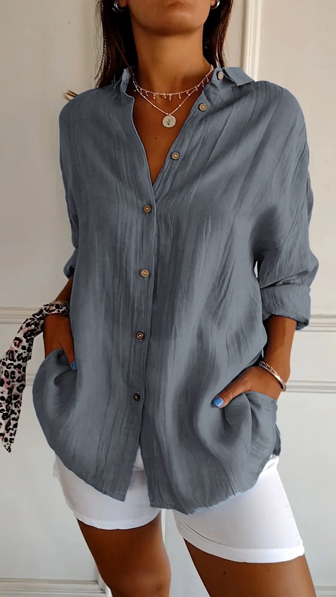 Mireille | Blouse oversize élégante Gris, photo studio