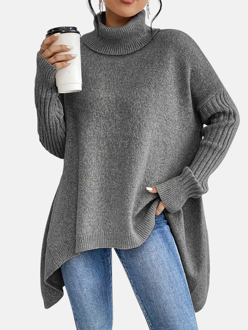 Mathilde | Pull oversize à col roulé et manches chauve-souris Gris pierre, photo studio