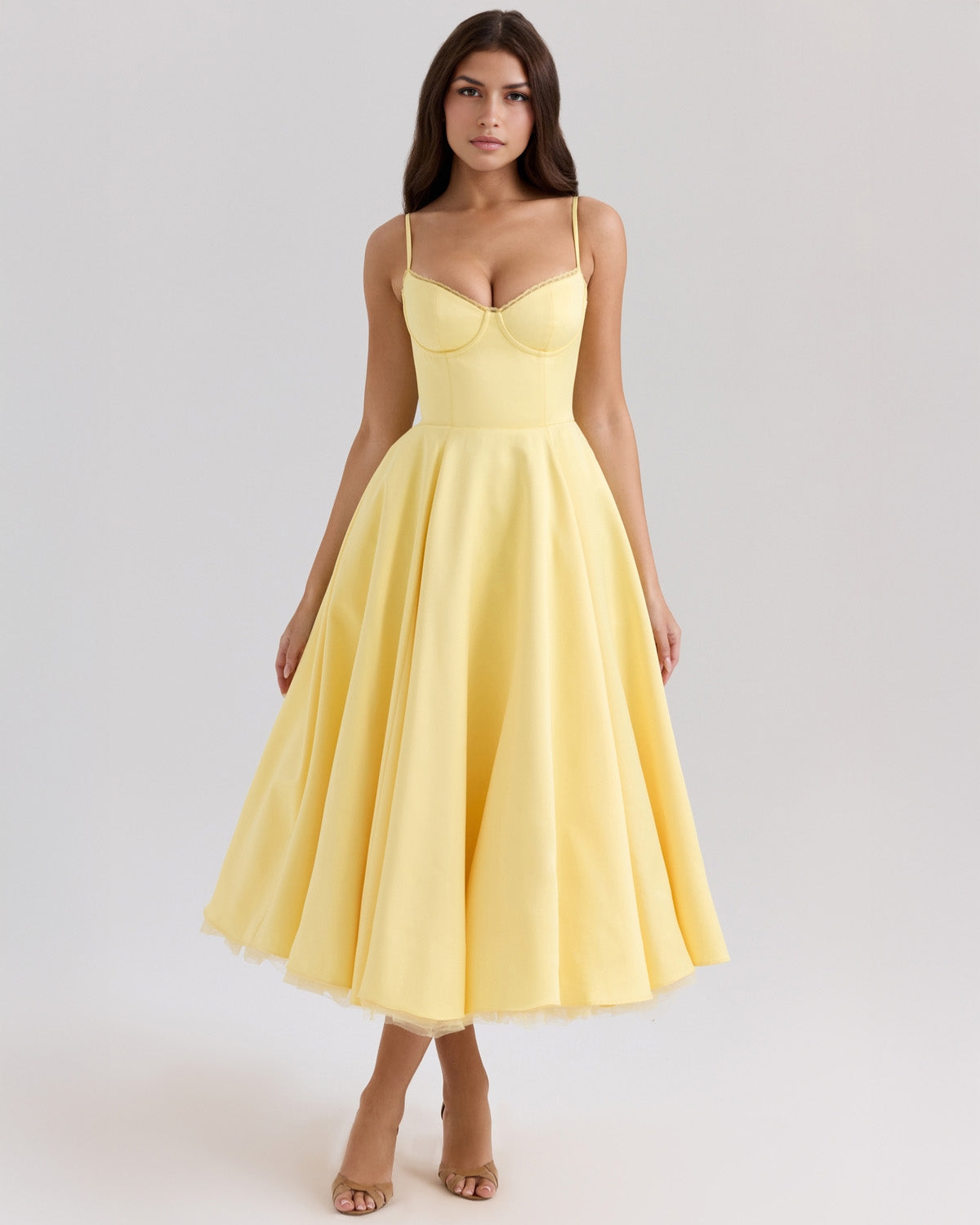 Olympe | Robe midi élégante Jaune beurre, photo studio