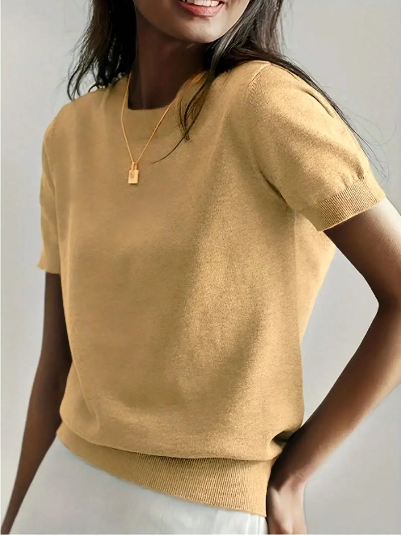 Célestine | Pull en maille à manches courtes Jaune, photo studio