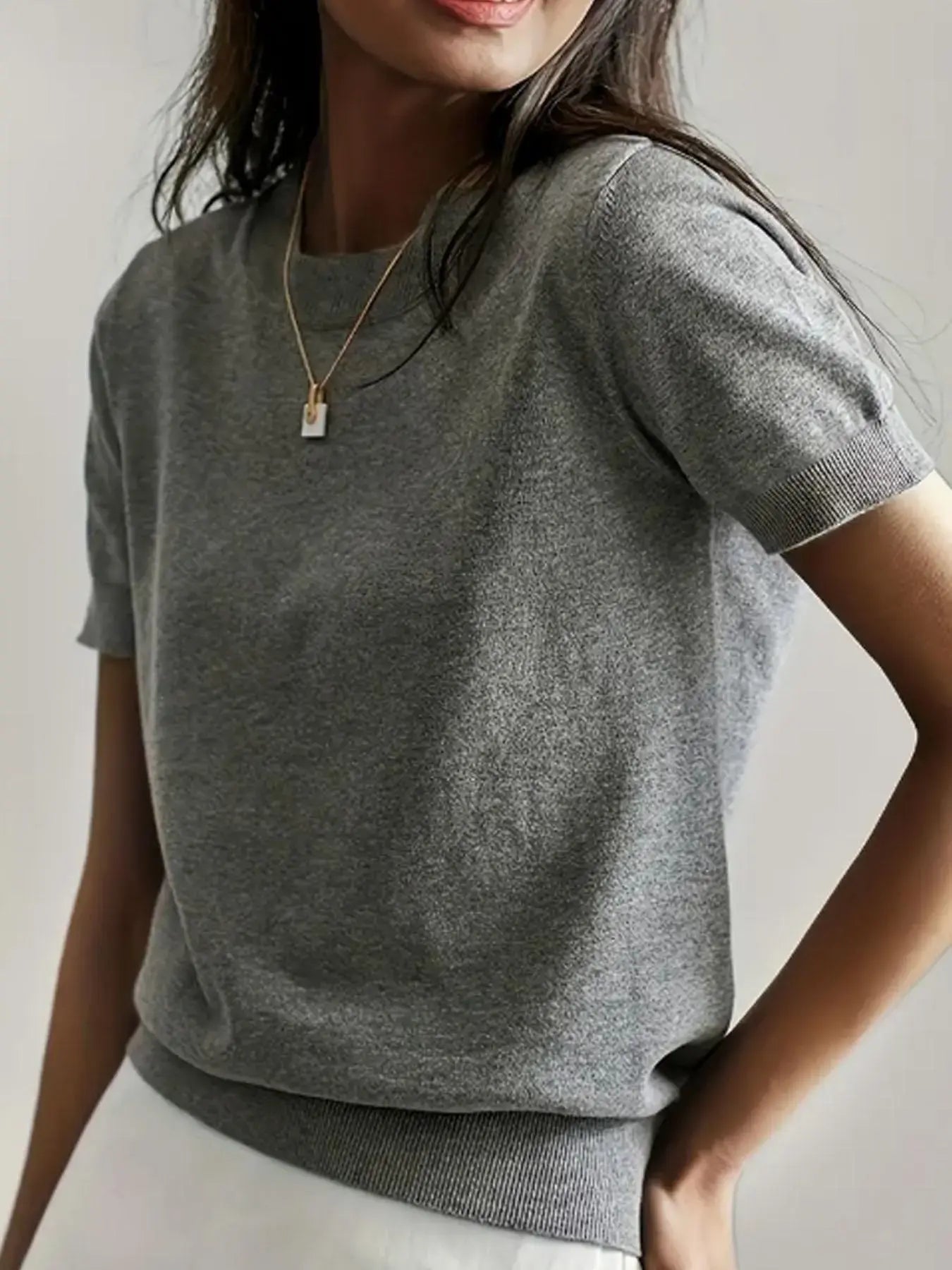 Célestine | Pull en maille à manches courtes Gris, photo studio