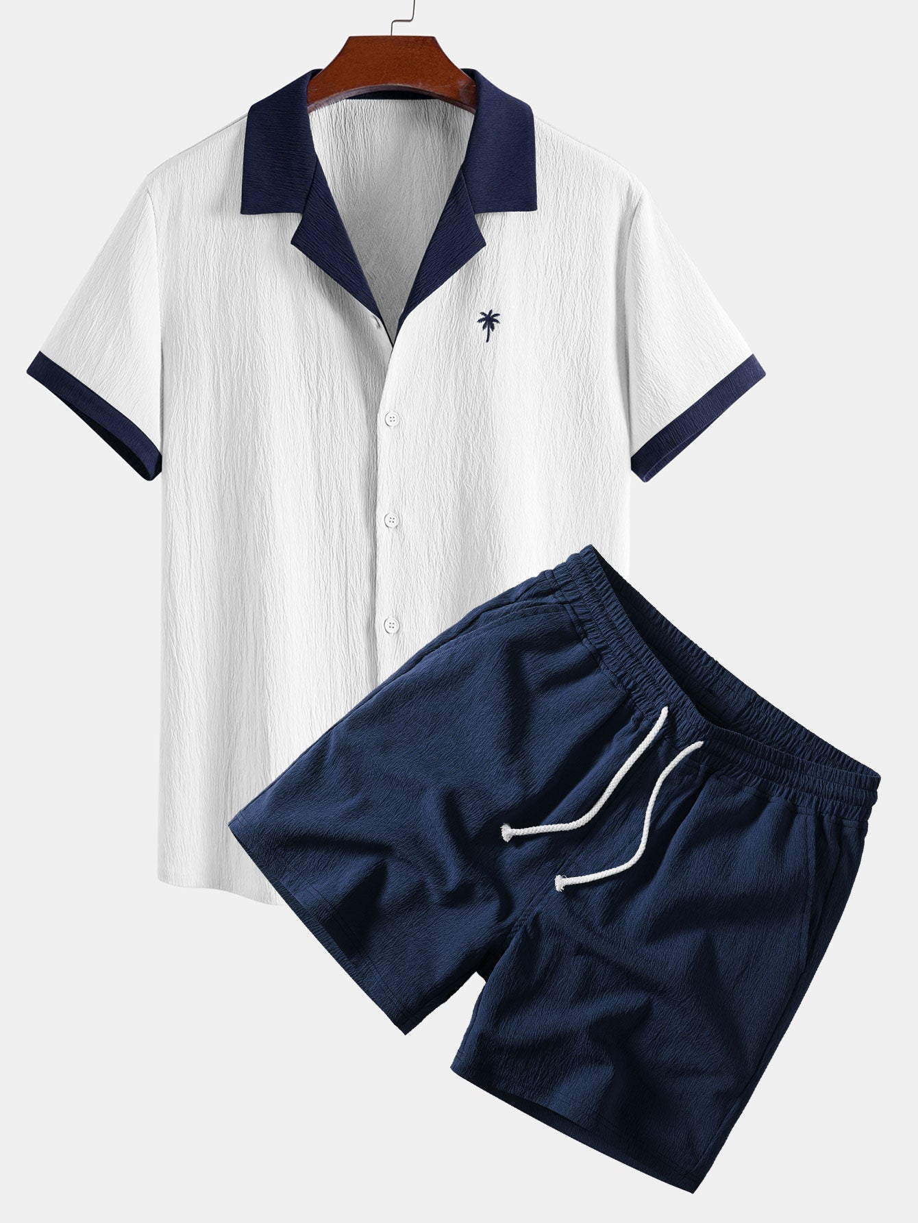 Ensemble — chemise froissée brodée de palmiers contrastants & short froissé à cordon