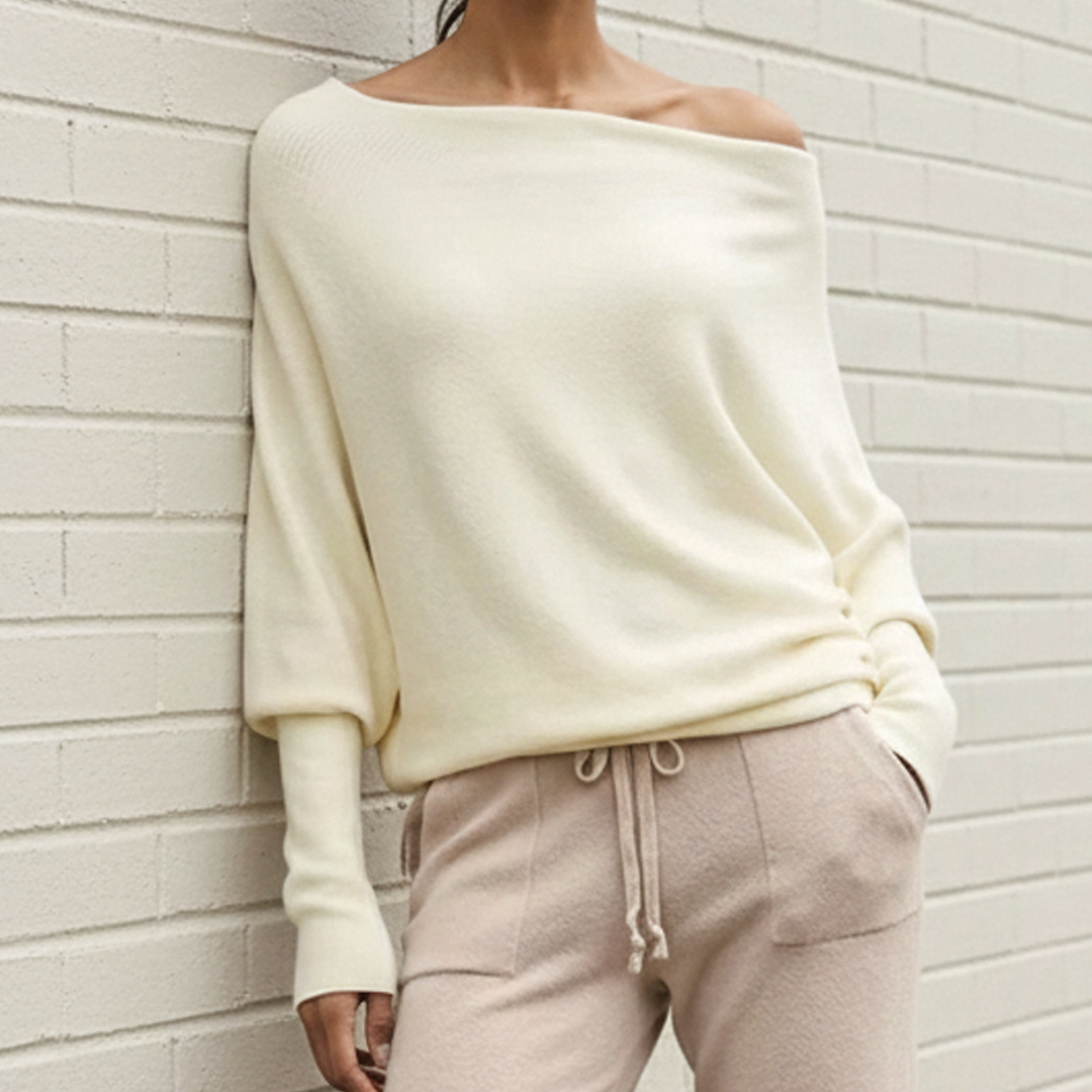 Aurélie | Pull ample à épaules dénudées Beige, photo studio