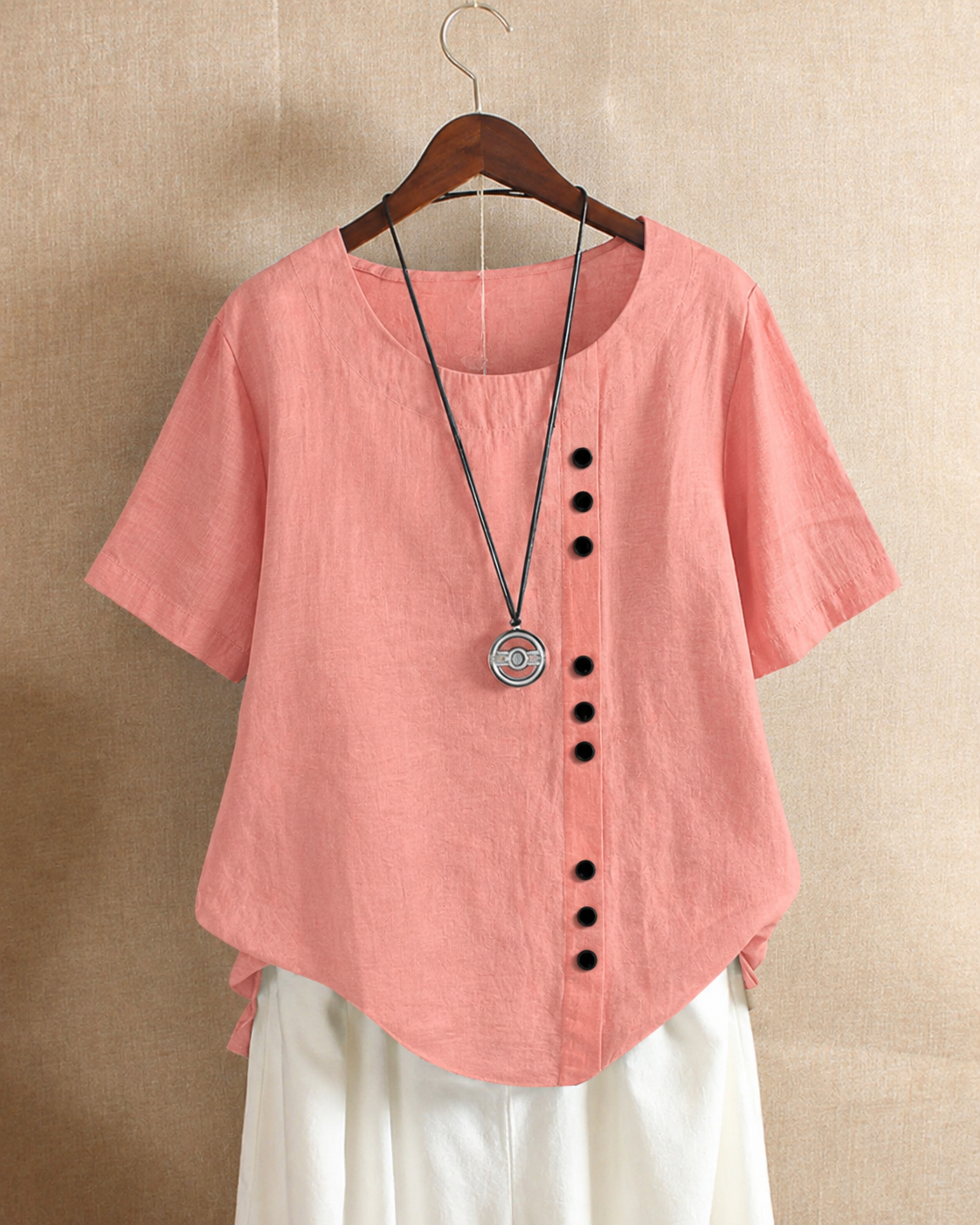 Clémentine | Blouse à boutonnage asymétrique Rose, photo studio