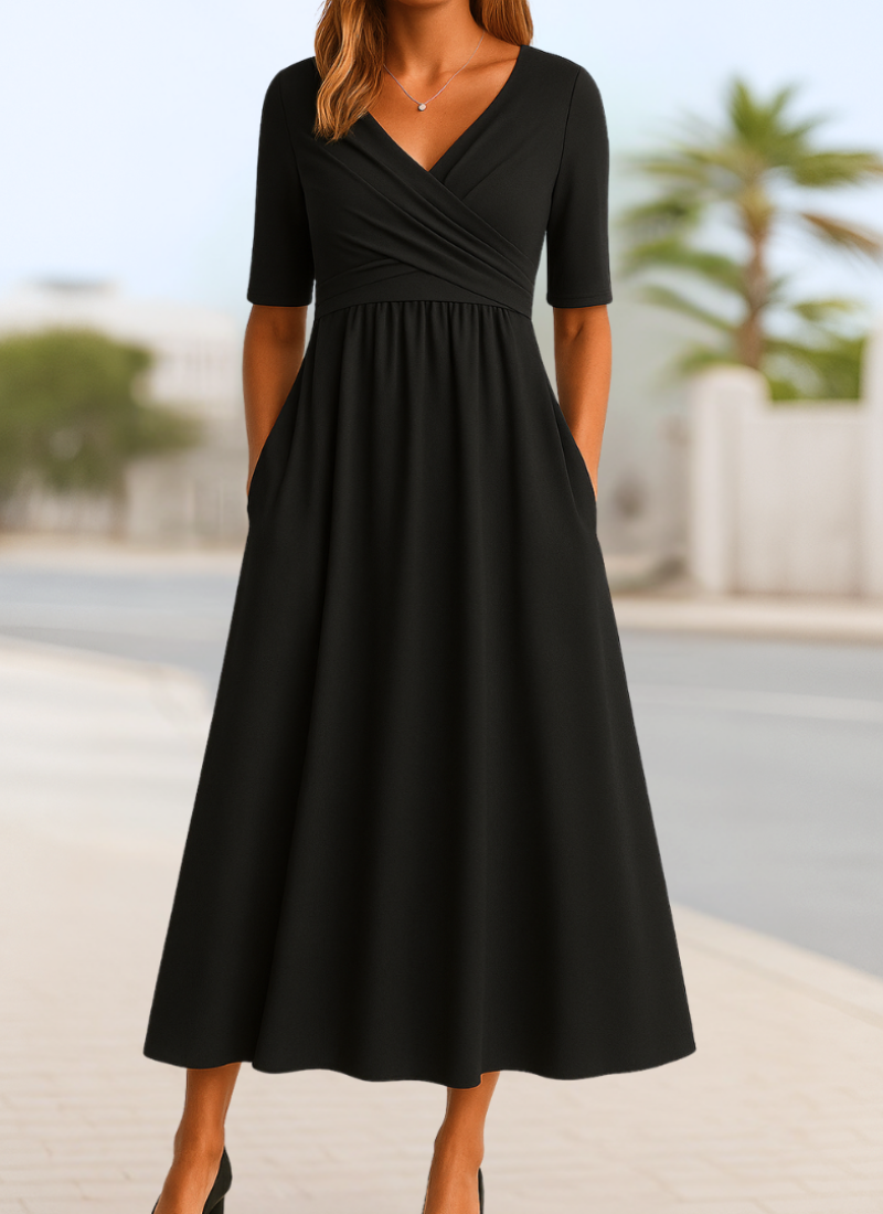 Dominique | Robe portefeuille stylée Noir, photo studio