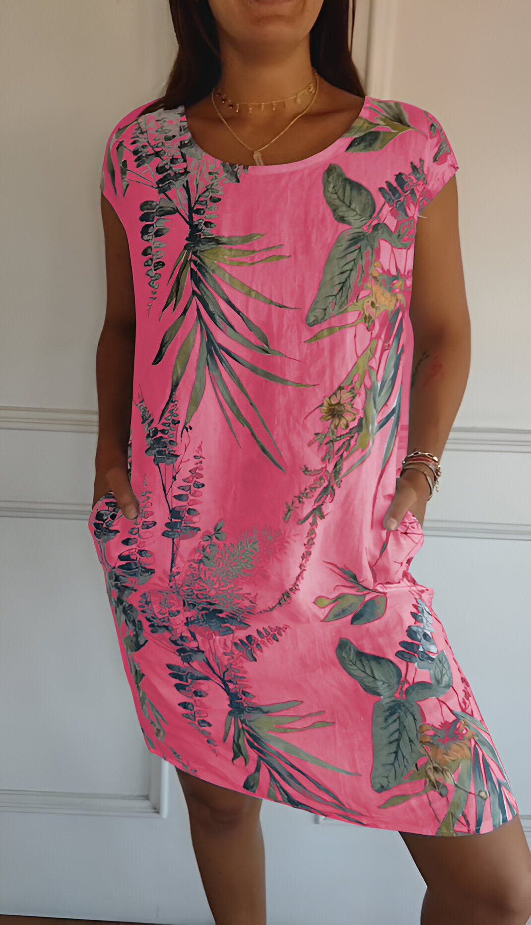 Cunégonde | Robe d'été à motif raffiné Rose, photo studio