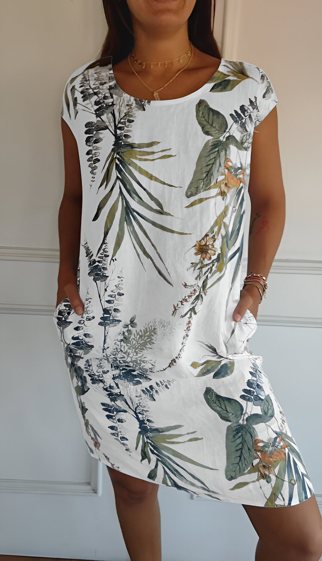 Cunégonde | Robe d'été à motif raffiné Blanc et Vert, photo studio