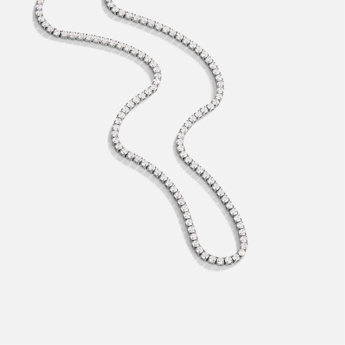 Collier doré avec mini médaillon