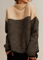 Joséphine | Pull ample à chevrons et col montant