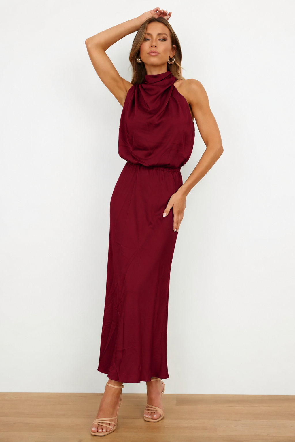 Alixe | Robe de soirée à jupe fluide Rouge bourgogne, photo studio