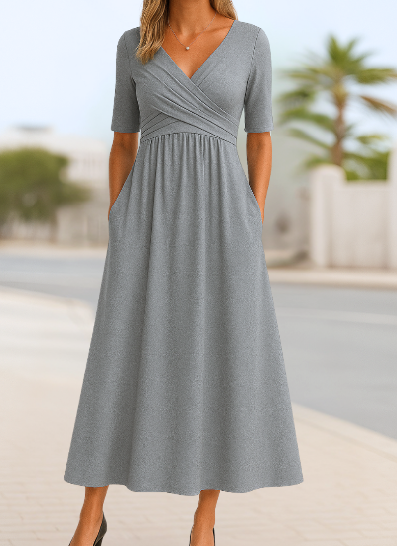 Dominique | Robe portefeuille stylée Gris, photo studio