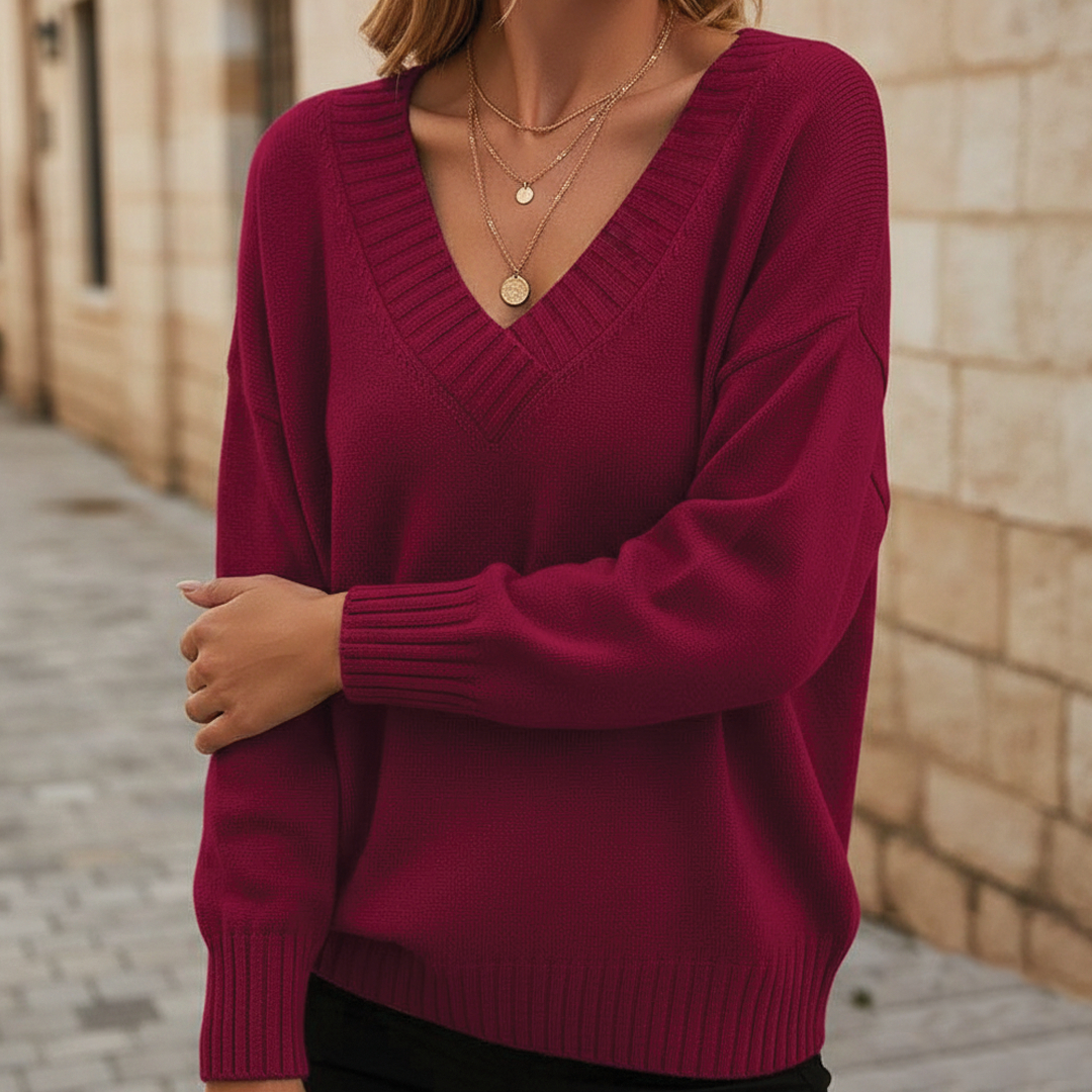 Bérangère | Pull moderne à col V Rouge foncé, photo studio