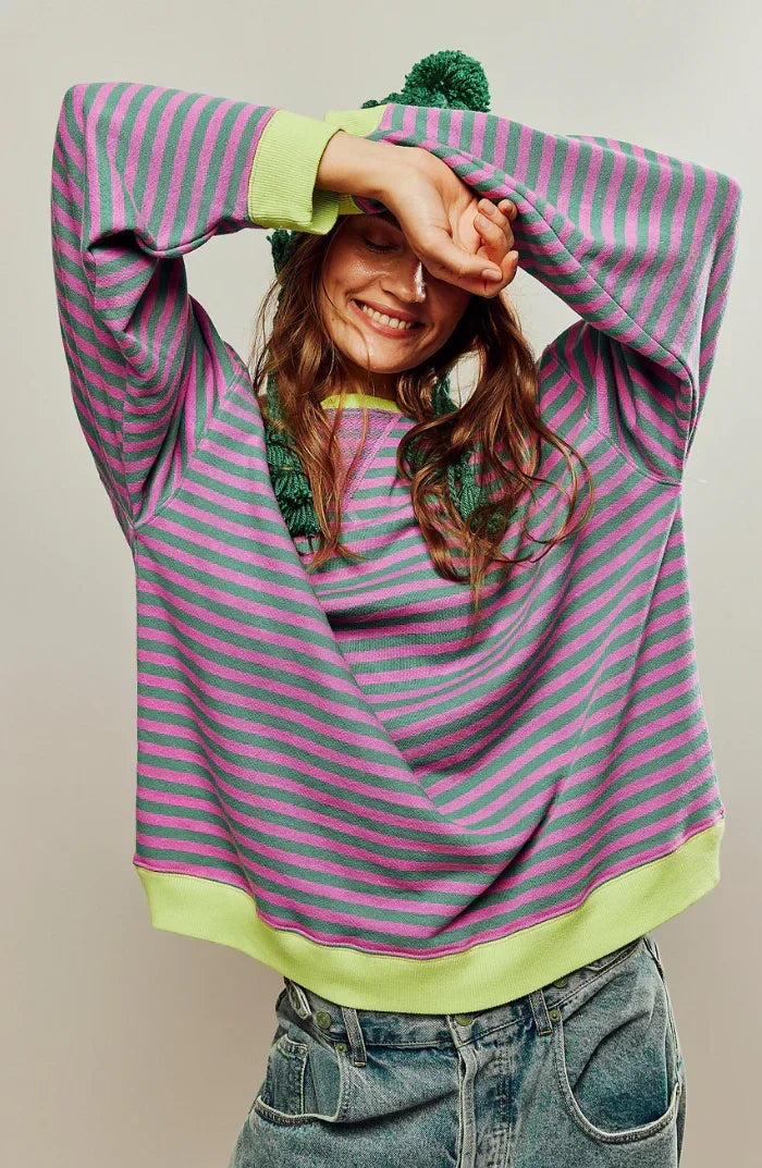 Irène | Sweat à rayures et bords contrastés Rose & Vert, photo studio