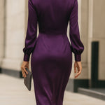 Clara — Robe Midi Drapée en Satin Prune Profond