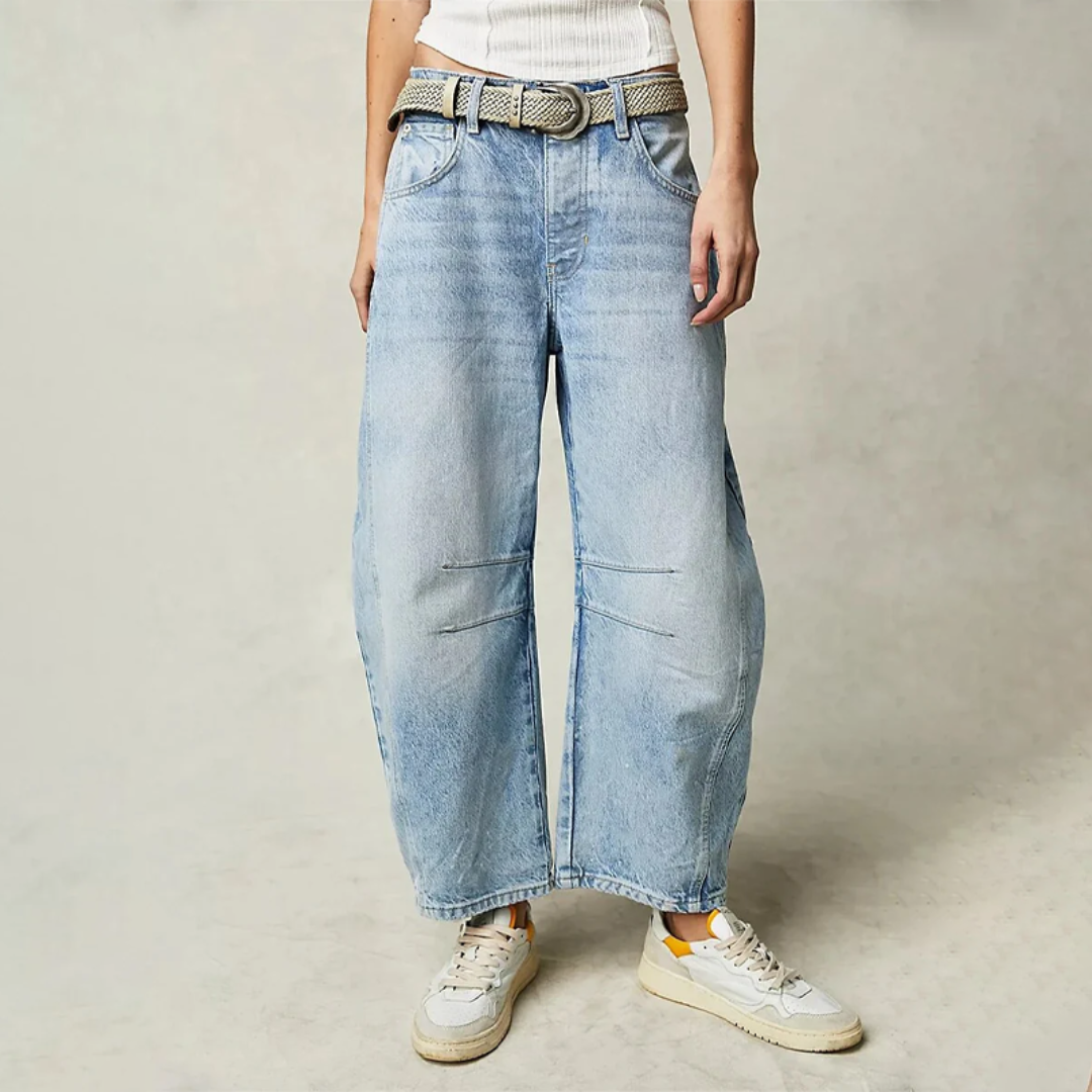 Svea | Jean taille haute coupe barrel Bleu clair, photo studio