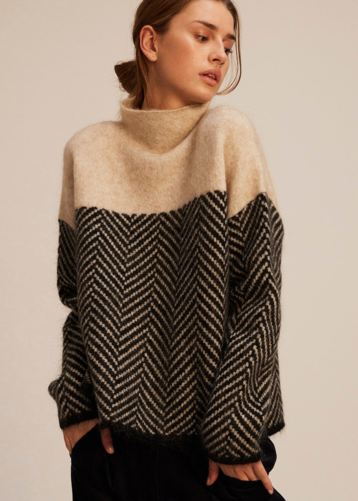 Juna | Pull oversize à chevrons Beige, photo studio