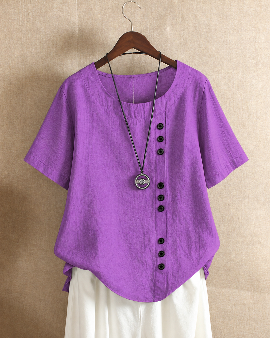 Clémentine | Blouse à boutonnage asymétrique Violet, photo studio