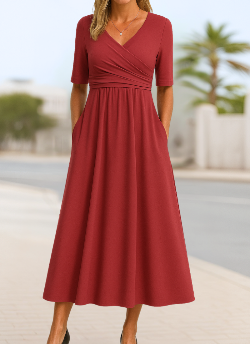 Dominique | Robe portefeuille stylée Rouge, photo studio