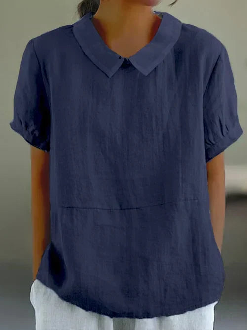 Lisette | Chemise sobre à col Bleu marine, photo studio