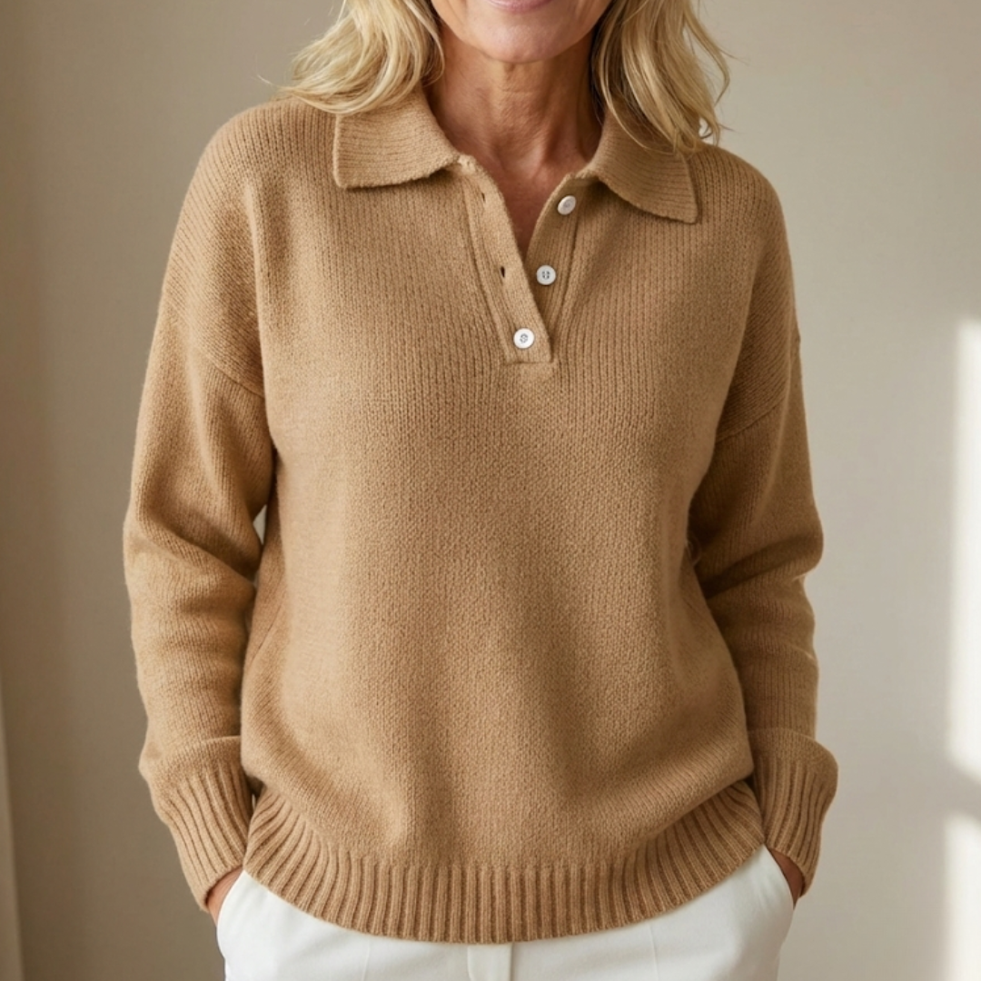 Malin | Pull en maille à col polo Camel, photo studio