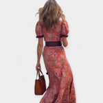 Robe romantique ceinturée à manches bouffantes