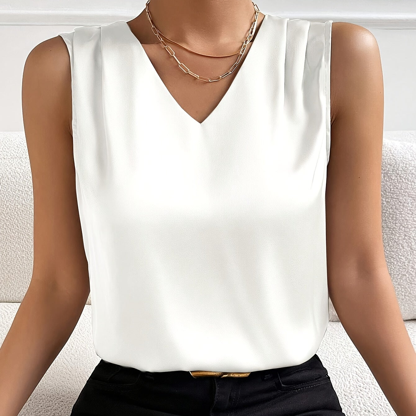 Josette | Blouse sans manches à col V Blanc, photo studio
