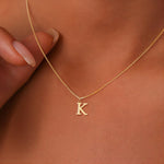 Collier avec des initiales de lettres d'amour