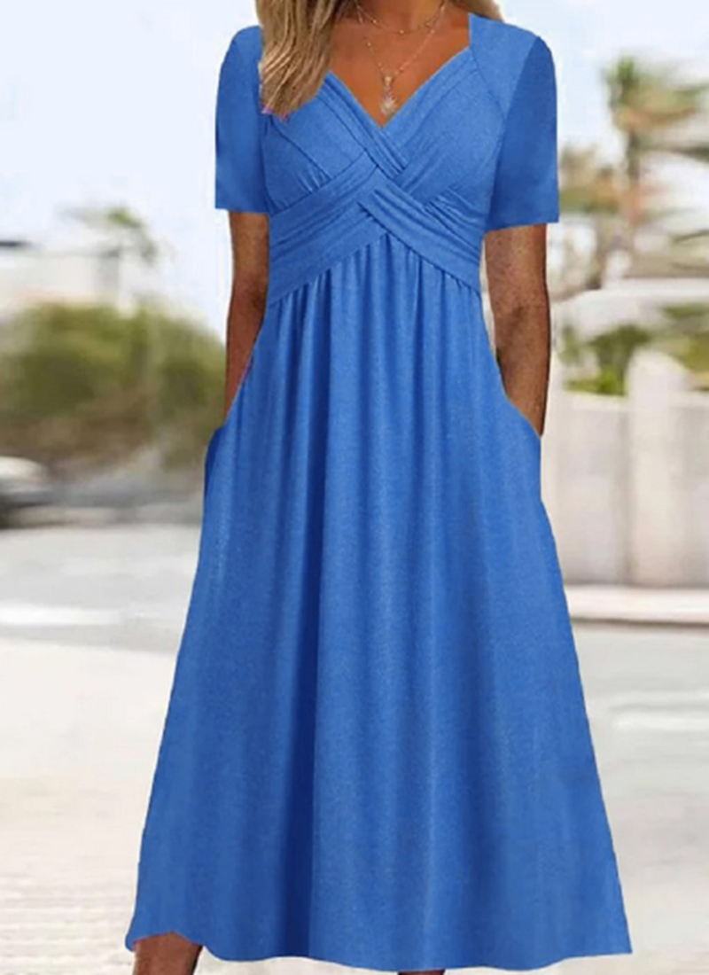 Dominique | Robe portefeuille stylée Bleu clair, photo studio