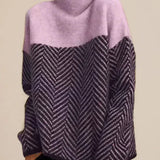 Joséphine | Pull ample à chevrons et col montant