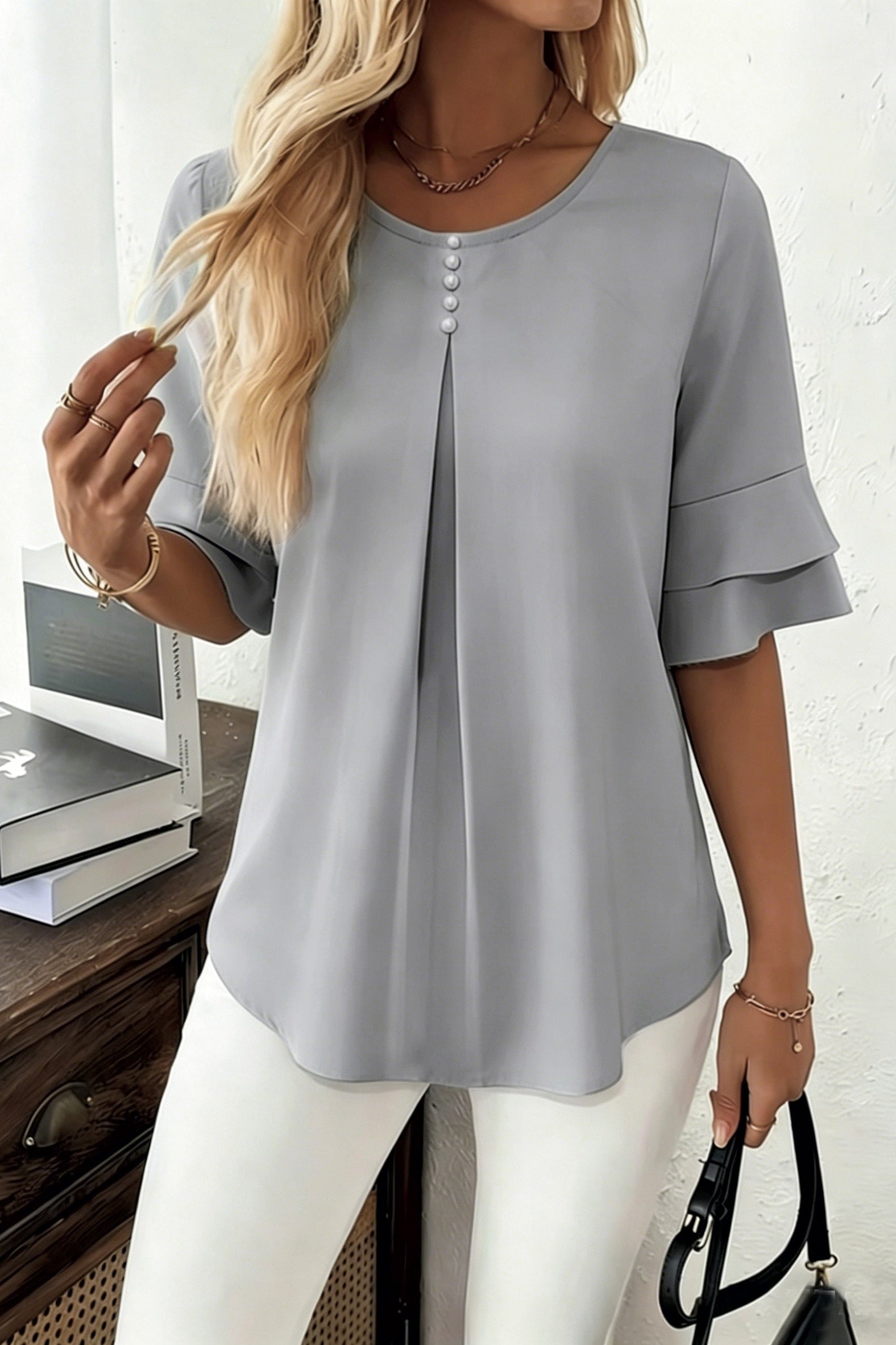 Colette | Blouse à volants et manches évasées Gris clair, photo studio