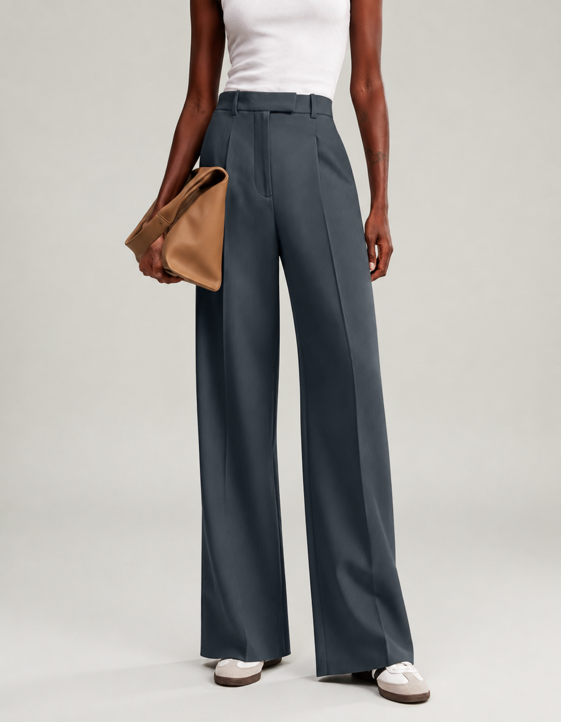 Emelda | Pantalon taille haute Gris foncé, photo studio
