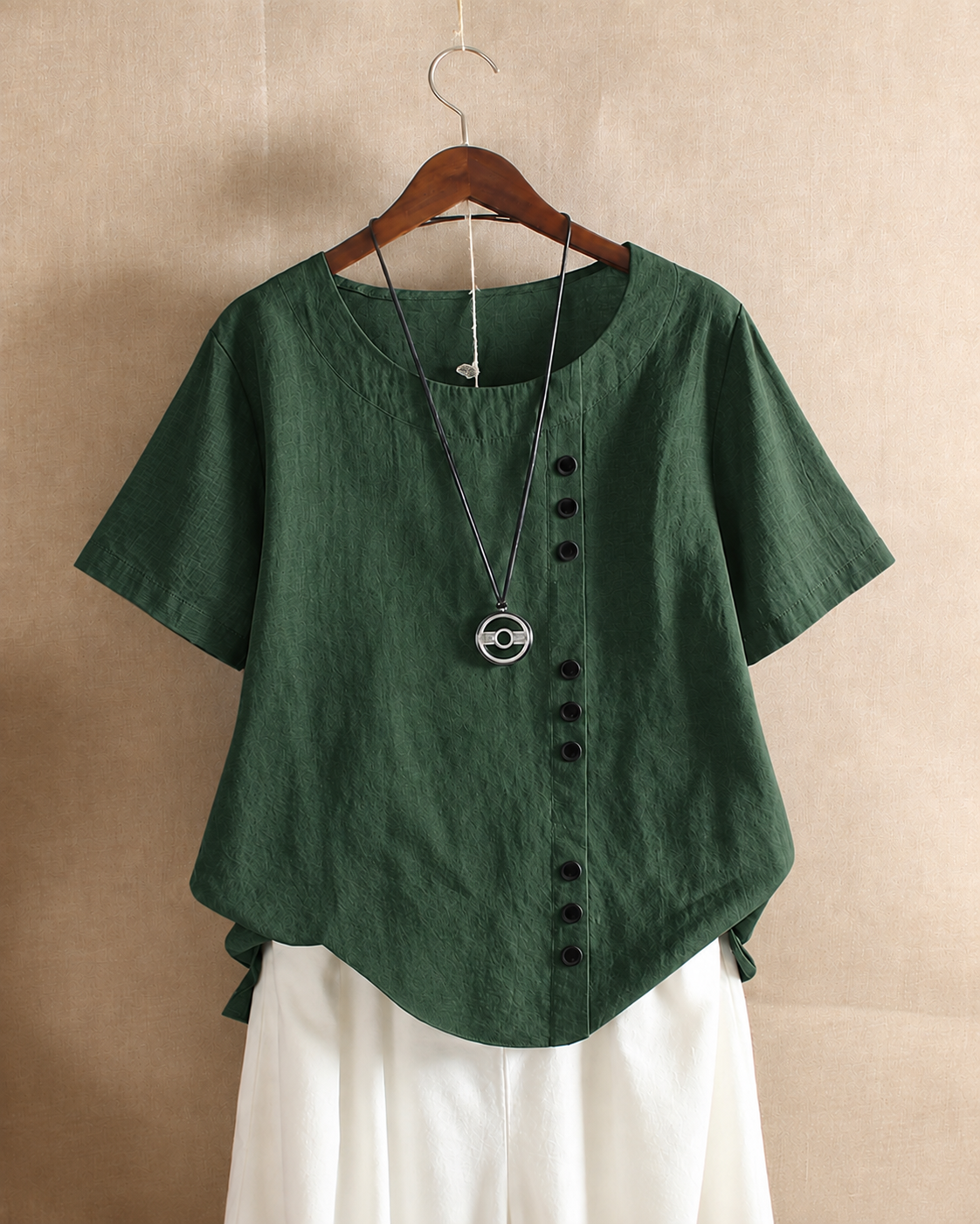 Clémentine | Blouse à boutonnage asymétrique Vert, photo studio