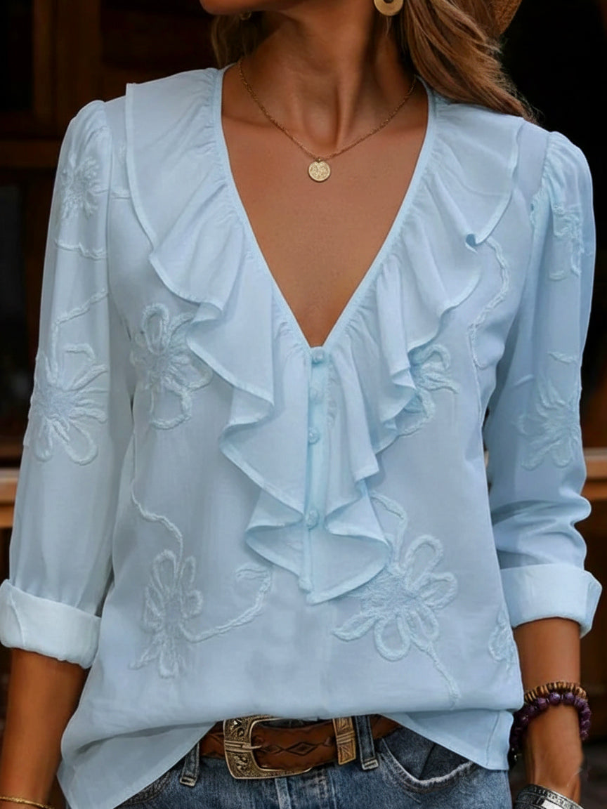 Isaure | Blouse à volants col V et broderie fleurie Bleu, photo studio