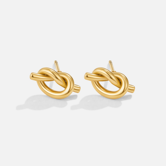Boucles d’oreilles dorées dalla forme tressée.