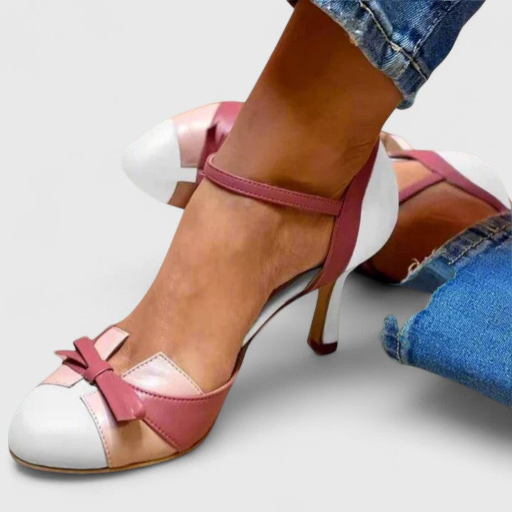 La paire qui termine la tenue.