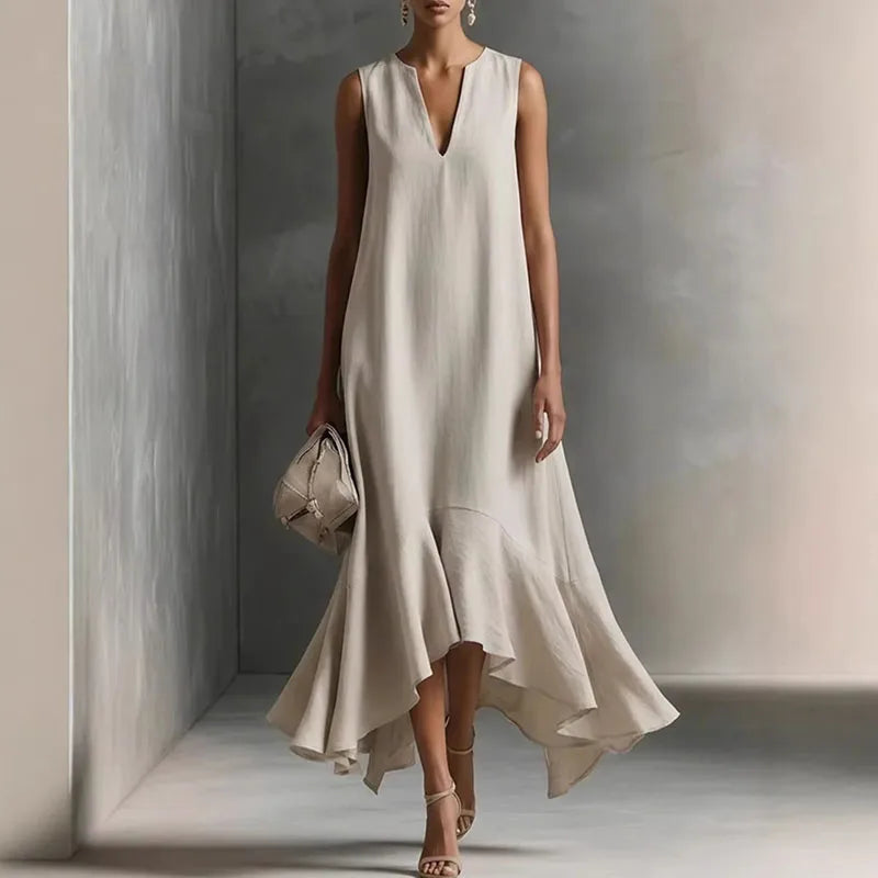 Agathe | Robe fluide sans manches à volant asymétrique Kaki, photo studio